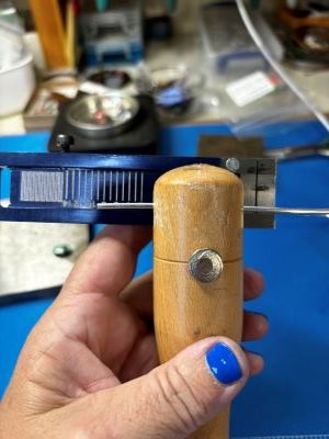 Susan LeGuyader's Getting the Ring Shank Size Right - , General Education, , use a ring clamp to hold the wire